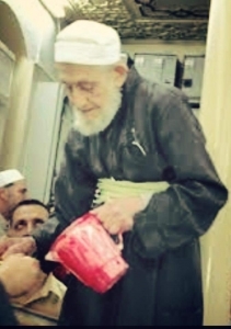 Shaykh Shukri Luhafi serving water